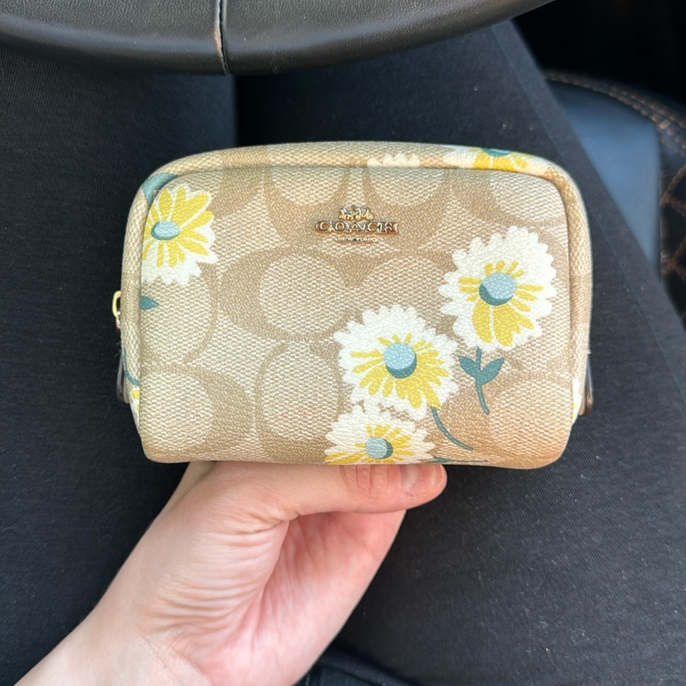 Coach Mini Boxy Cosmetic Case With Daisy Print